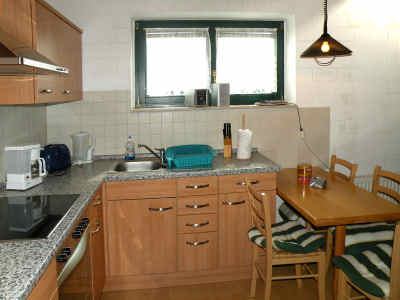 Moderne Einbauk�che mit Cerankochfeld