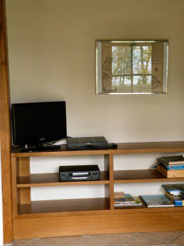 moderner Fernseher mit Flachbildschirm