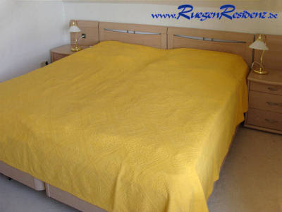 Doppelbett im Schlafzimmer der FeWo