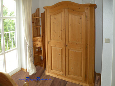 Schrank im Schlafzimmer 2
