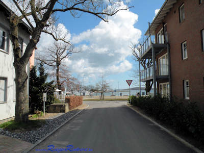 Am Ende der Speicherstraße sieht man den Hafen
