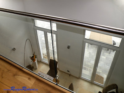 Blick von der Galerie ins Wohnzimmer