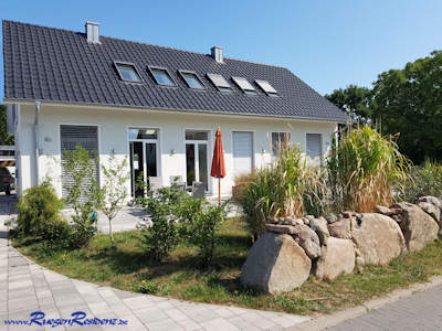 Zufahrt und Terrasse Haus B - "Wind & Wellen" Lauterbach Insel Rgen