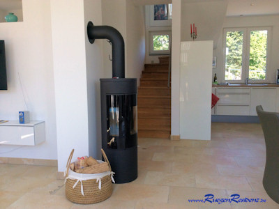 Kamin und Aufgang zum Obergescho - Haus B