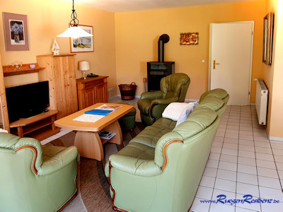 Die gemtliche Couchgruppe mit TV und Kamin