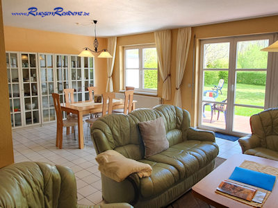 Blick durchs Wohnzimmer RgenResidenz Haus 7