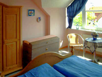 Massive Landhausmbel im Ferienhaus, Schlafzimmer Nr.1