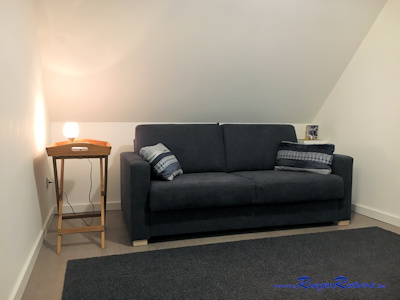 Kinderzimmer mit hier eingeklappter Couch