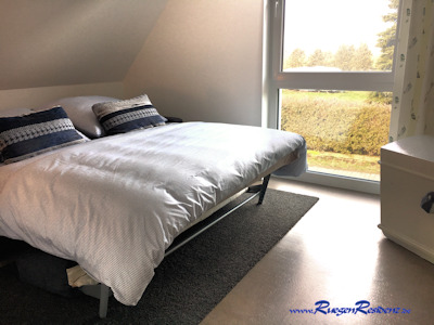 Kinderzimmer/ Schlafraum 3 mit hier ausgeklappter Couch