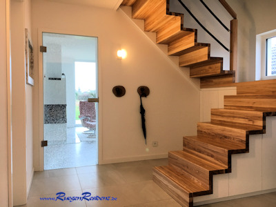 Die offene Treppe zum Obergescho