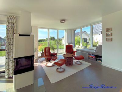 Rundblick durch den Wohnbereich Ferienhaus Breeger Saalstein