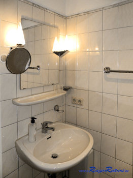 Exklusiv ausgestattetes Bad