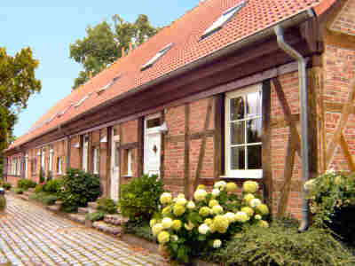Hauseingangsseite Gutshaus Losentitz / Rgen