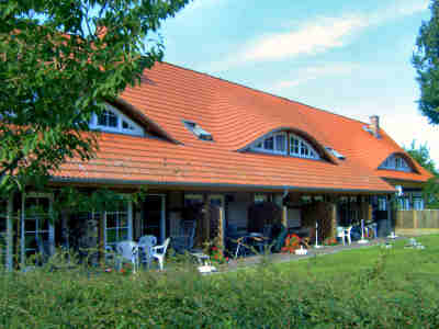 Gartenseite der Ferienwohnungen