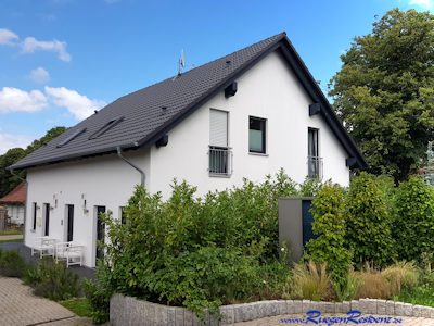 Hauseingangsseite Doppelhaus Nr.2