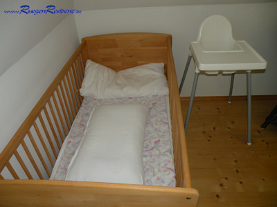 Babybett und Hochstuhl im Ferienhaus Silmentitz / Rgen