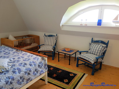 Im Schlafzimmer 2 eine kleine Sitzgruppe
