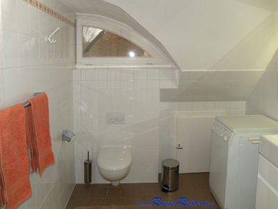 Im Badezimmer im Obergescho, WC und Waschmaschine ...