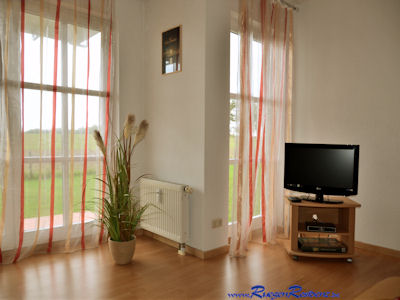 Blick auf Terrasse, Flat-TV