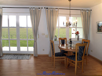 Esstisch Wohnzimmer FeWo 2b Zudar Rgen